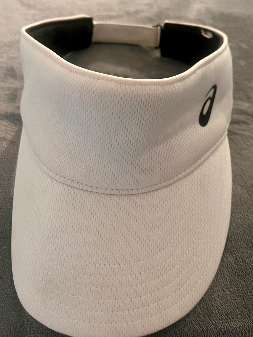 White Athletic Visor with Small Black 'e' Logo